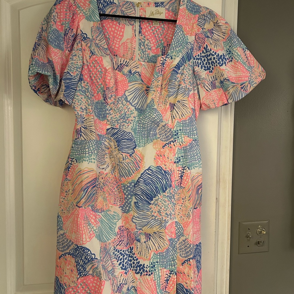 Lilly Pulitzer Kalinara sleeved romper  in Multi Roar of the Seas - NWOT! - Picture 2 of 2